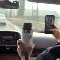 STANLEY Trigger-Action Travel Mug Seyahat Bardağı 0.47 ml (Beyaz)